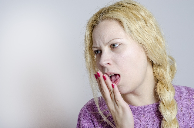 食後に生じる吐き気やげっぷ…気になる症状の原因と対処法
