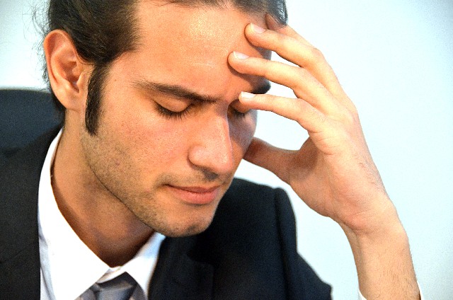 仕事の愚痴を言う男性の精神・心理状況…聞き役側にできる対応